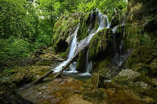 Cascade de claire fontaine